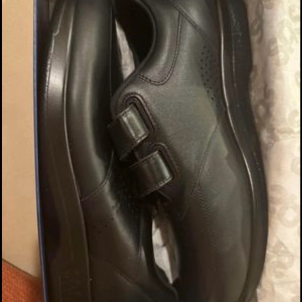 SAS Black Athletic Shoes with Slip-Resistant Soles VTO black size 10 1/2 WW